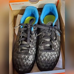 Size 2 Nike Jr Legend 8 Club soccer cleats